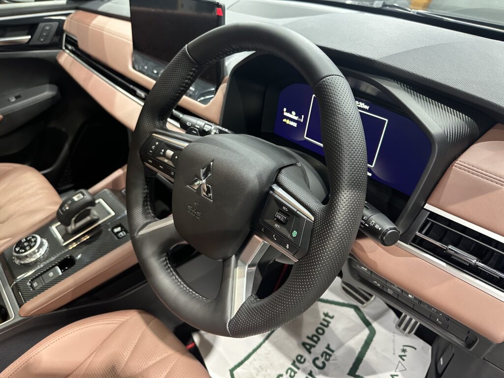 三菱アウトランダーPHEV・鏡面磨き作業+セラミックコーティング施工事例 富山県富山市K様