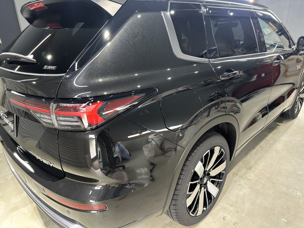 三菱アウトランダーPHEV・鏡面磨き作業+セラミックコーティング施工事例 富山県富山市K様