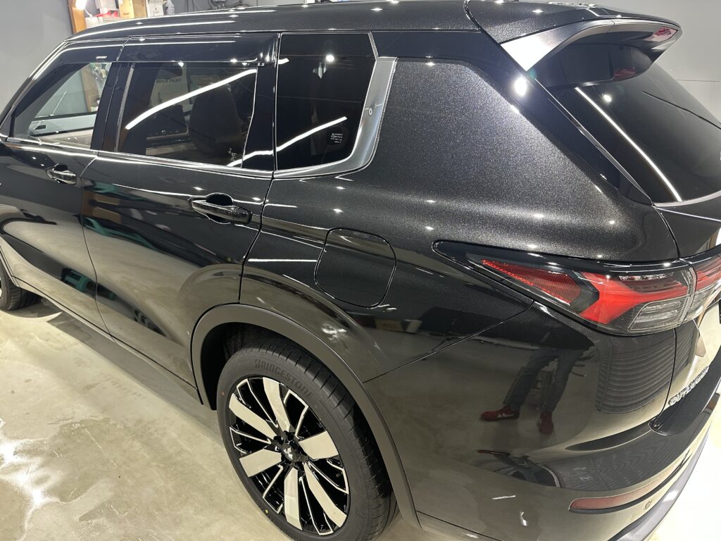 三菱アウトランダーPHEV・鏡面磨き作業+セラミックコーティング施工事例 富山県富山市K様