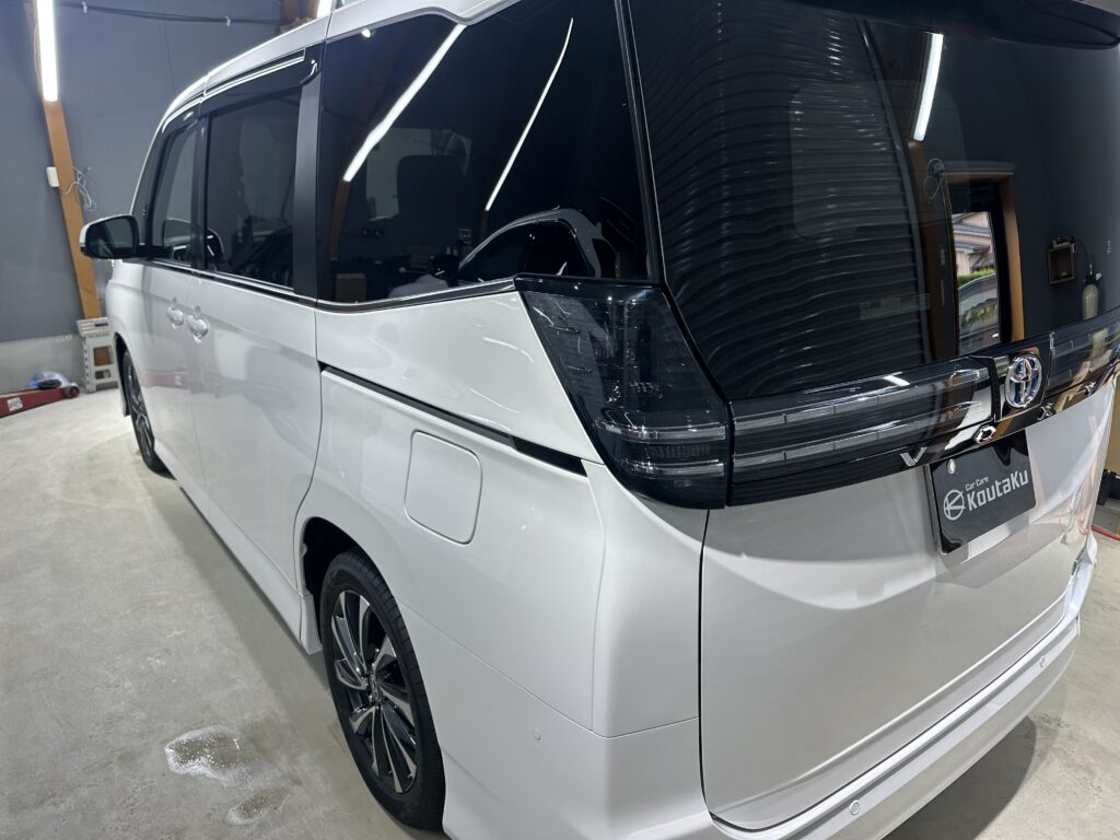 トヨタVOXY・鏡面磨き作業+セラミックコーティング施工事例 富山市N様