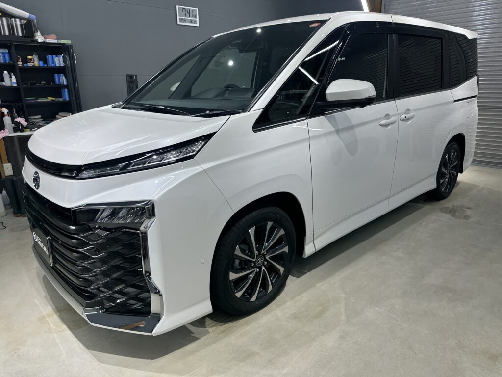 トヨタVOXY・鏡面磨き作業+セラミックコーティング施工事例　富山市N様