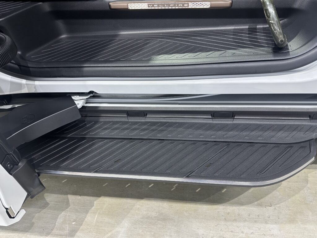 トヨタヴェルファイア・鏡面磨き作業+セラミックコーティング施工事例 富山市E様