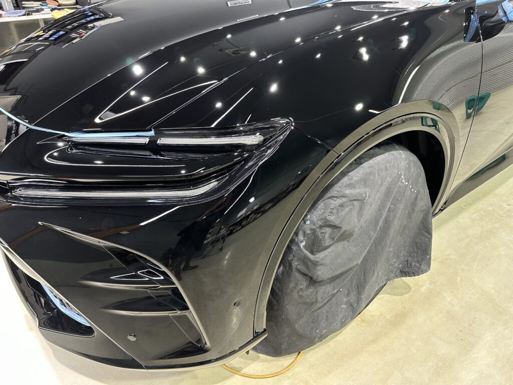 トヨタ・クラウンスポーツ・鏡面磨き作業+セラミックコーティング施工事例