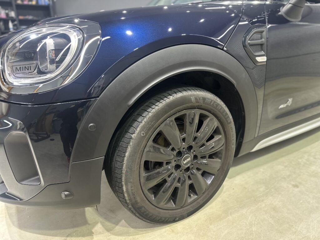 ミニ・クロスオーバー・鏡面磨き作業+セラミックコーティング施工事例　富山市Ｎ様