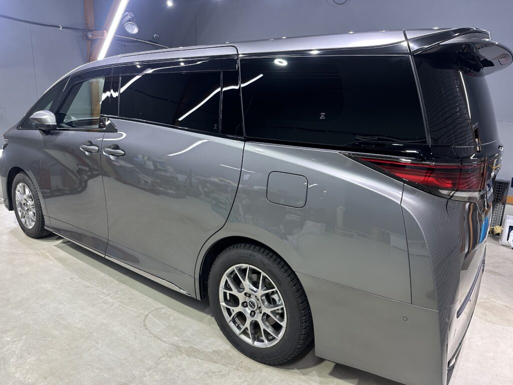 トヨタ・ヴェルファイア・鏡面磨き作業+セラミックコーティング施工事例　富山市Ｏ様