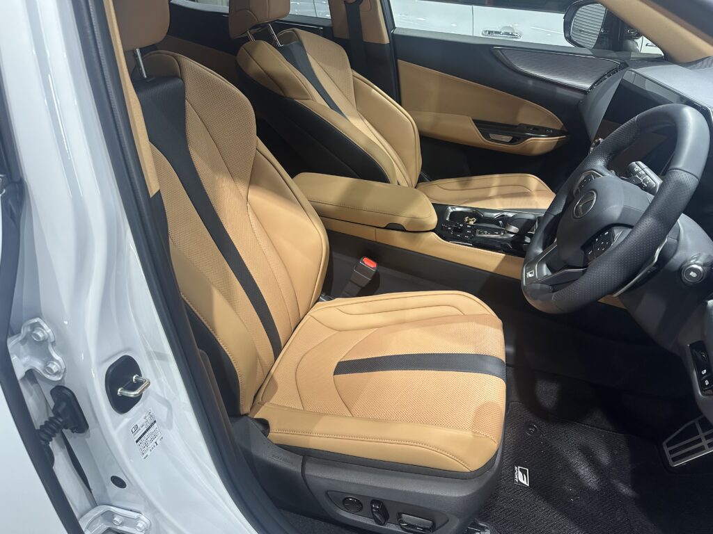 レクサスNX450ｈ+・インテリアコーティング・鏡面磨き作業+セラミックコーティング施工事例　　富山市Ｔ様