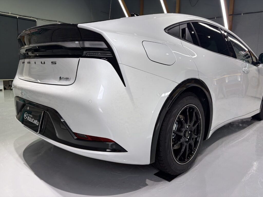 トヨタプリウス・鏡面磨き作業+セラミックコーティング+遮熱カーフィルム施工事例　富山市Ｍ様