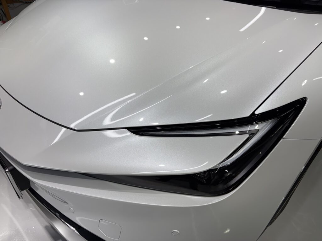 トヨタプリウス・鏡面磨き作業+セラミックコーティング+遮熱カーフィルム施工事例　富山市Ｍ様