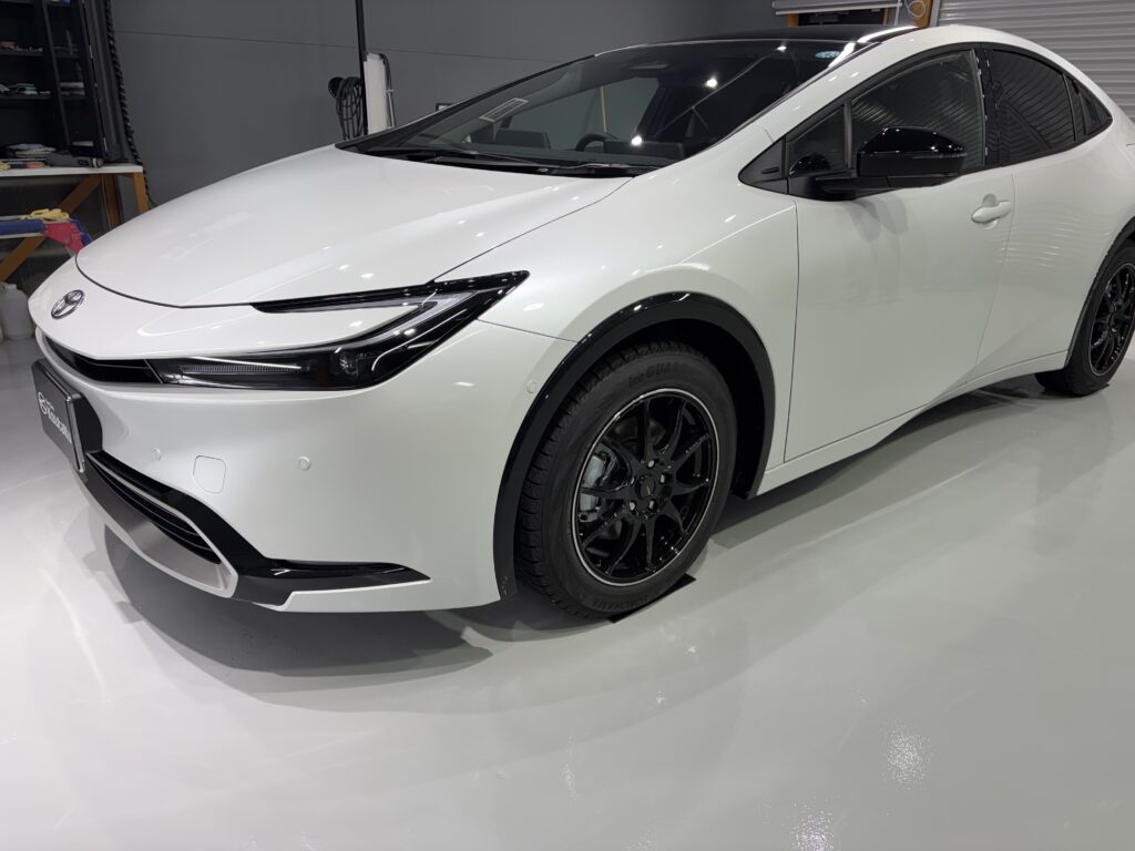 トヨタプリウス・鏡面磨き作業+セラミックコーティング+遮熱カーフィルム施工事例　富山市Ｍ様