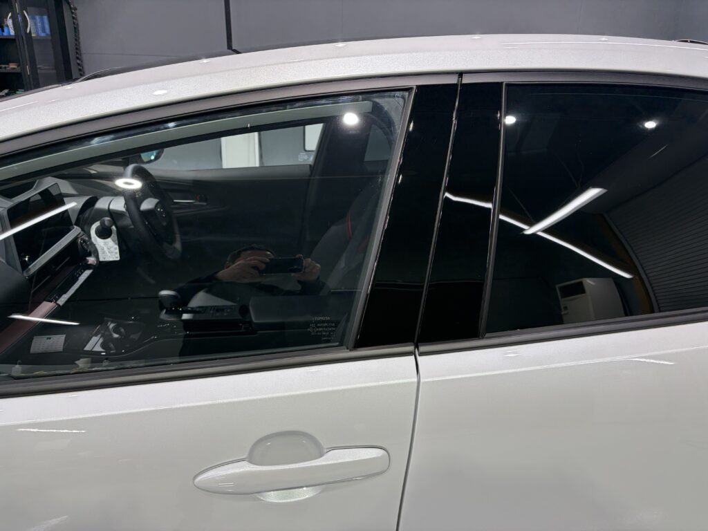 トヨタプリウス・鏡面磨き作業+セラミックコーティング+遮熱カーフィルム施工事例　富山市Ｍ様