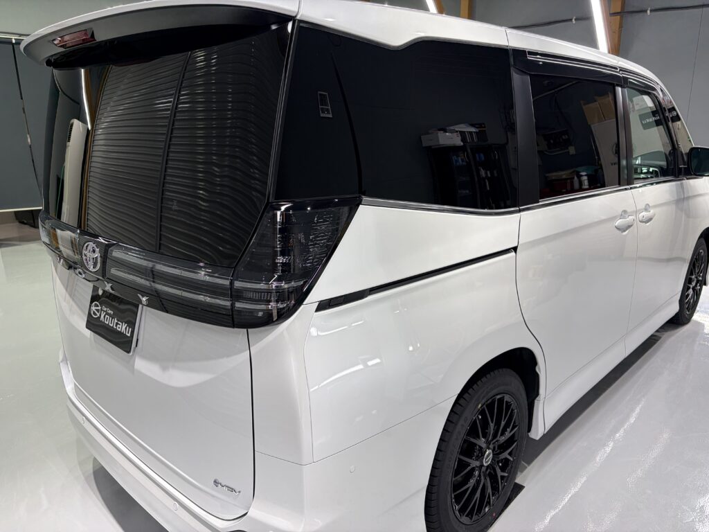 トヨタVOXY・遮熱断熱カーフィルム・鏡面磨き作業+セラミックコーティング施工事例 富山市U様