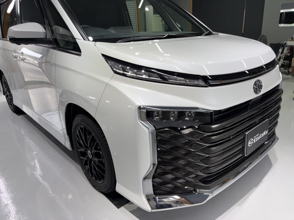 トヨタVOXY・遮熱断熱カーフィルム・鏡面磨き作業+セラミックコーティング施工事例 富山市U様
