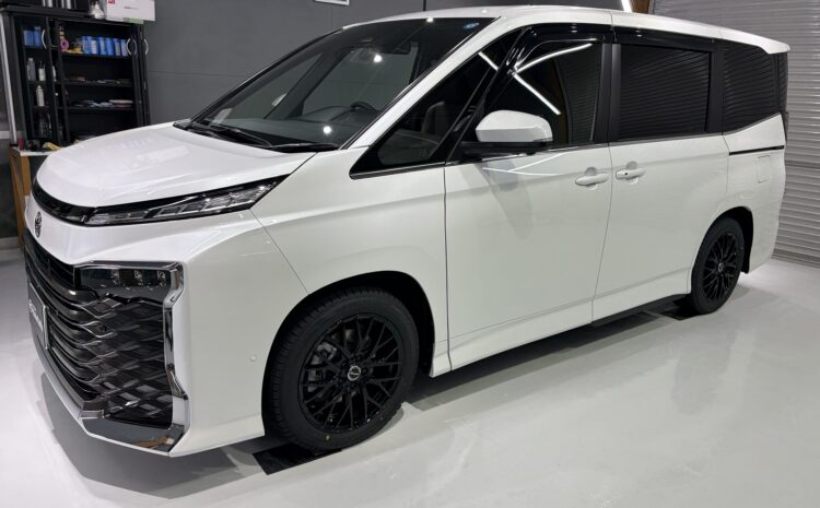 トヨタVOXY・遮熱断熱カーフィルム・鏡面磨き作業+セラミックコーティング施工事例　富山市Ｕ様