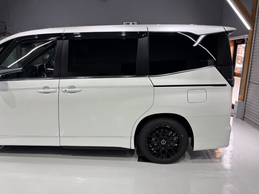 トヨタVOXY・遮熱断熱カーフィルム・鏡面磨き作業+セラミックコーティング施工事例 富山市U様