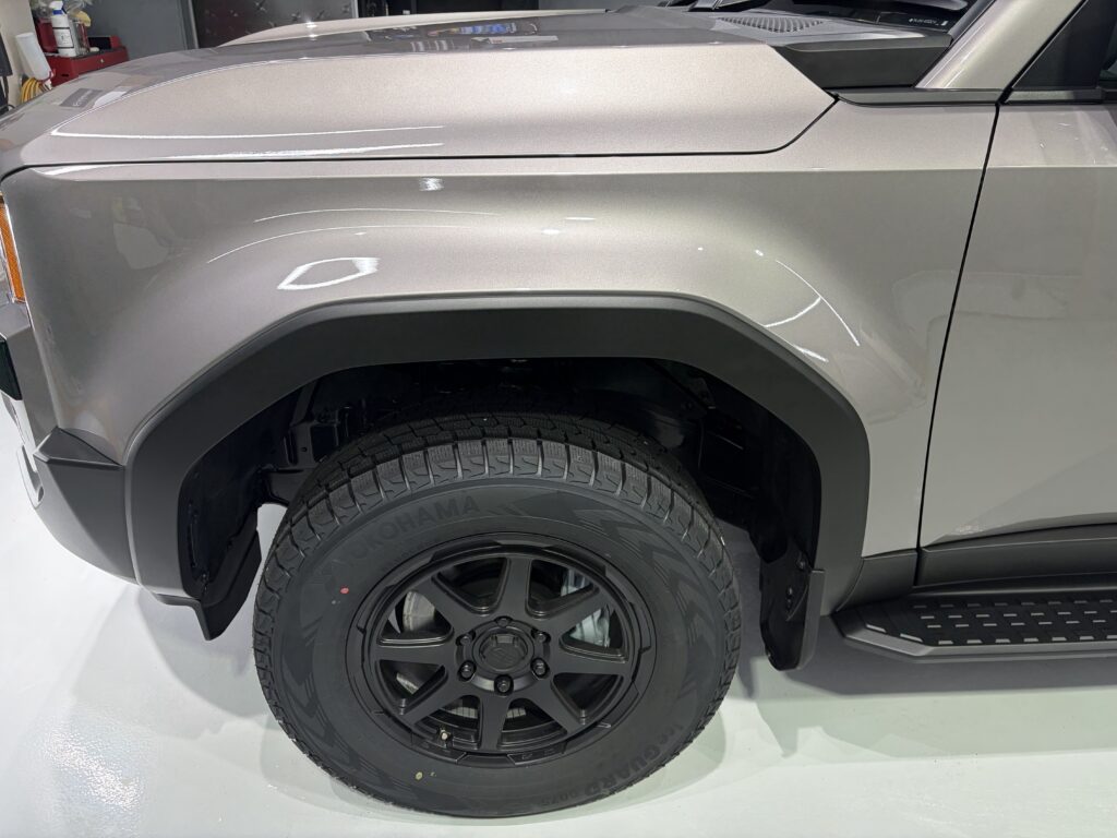 ランドクルーザー２５０・鏡面磨き作業+新開発のセラミックコーティング施工事例　黒部市Ｋ様