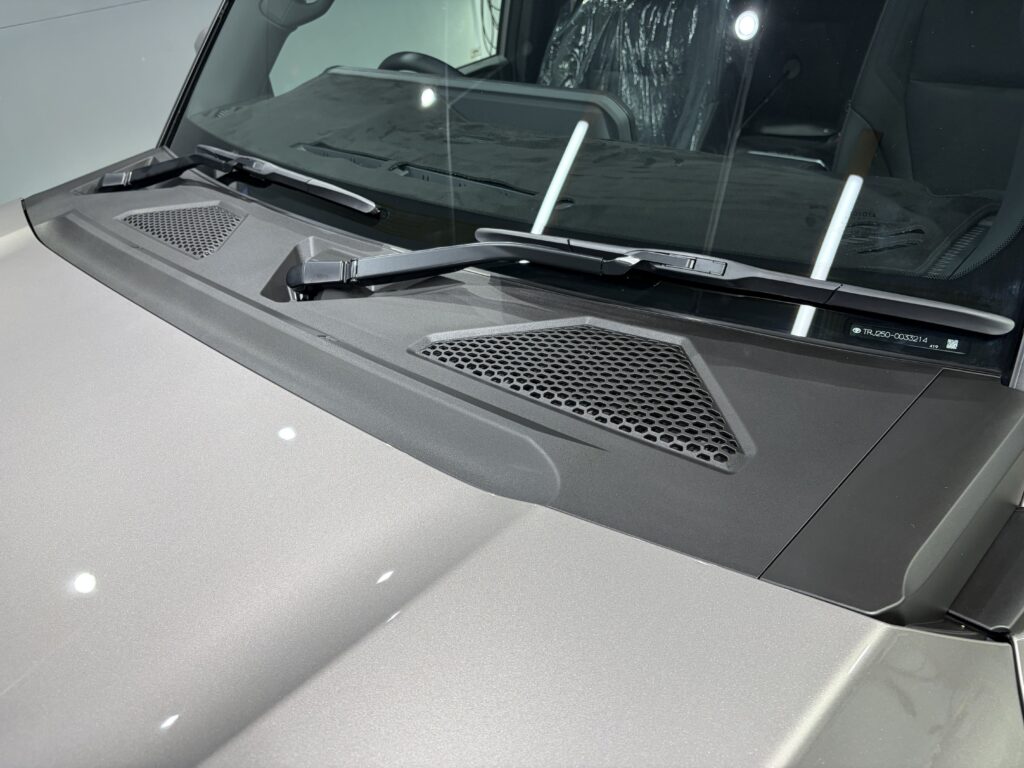 ランドクルーザー２５０・鏡面磨き作業+新開発のセラミックコーティング施工事例　黒部市Ｋ様