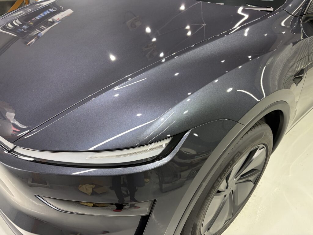 テスラモデルＹ・鏡面磨き作業+セラミックコーティング施工事例　砺波市Ｈ様
