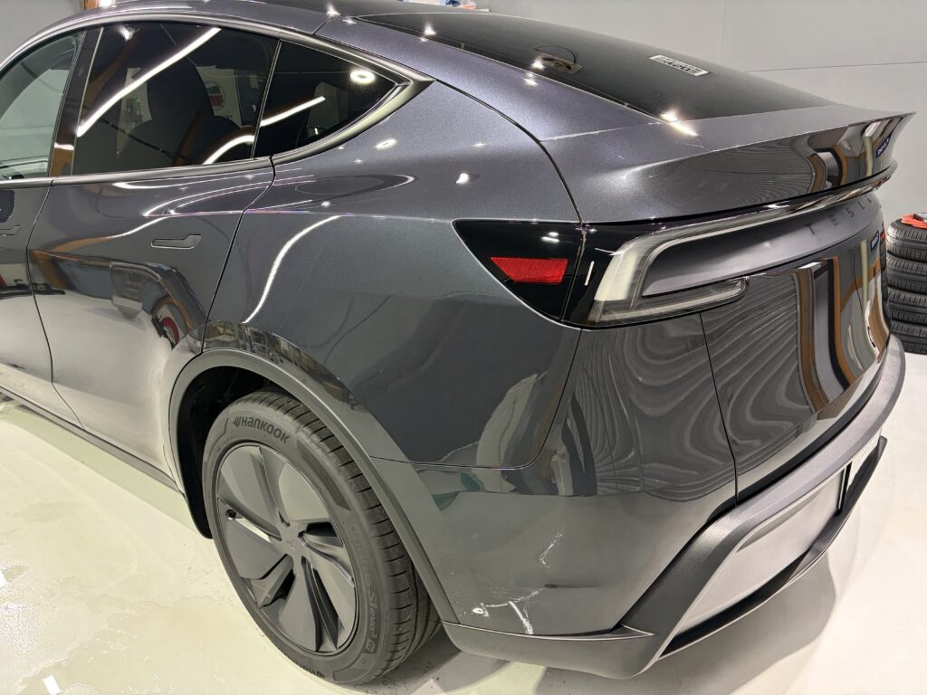 テスラモデルＹ・鏡面磨き作業+セラミックコーティング施工事例　砺波市Ｈ様