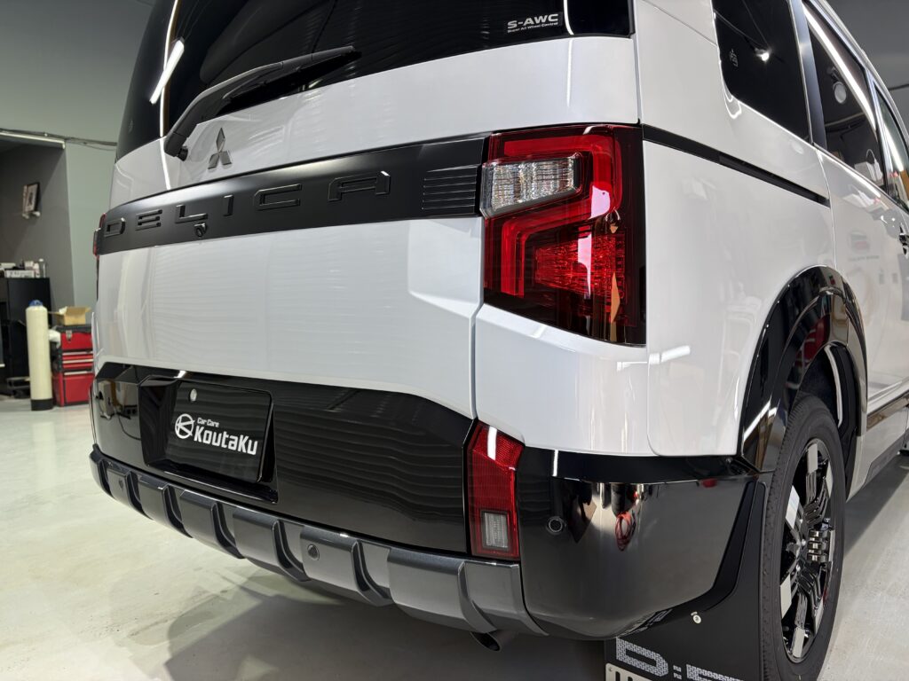 三菱デリカD5・鏡面磨き作業+新開発セラミックコーティング施工事例 富山市U様