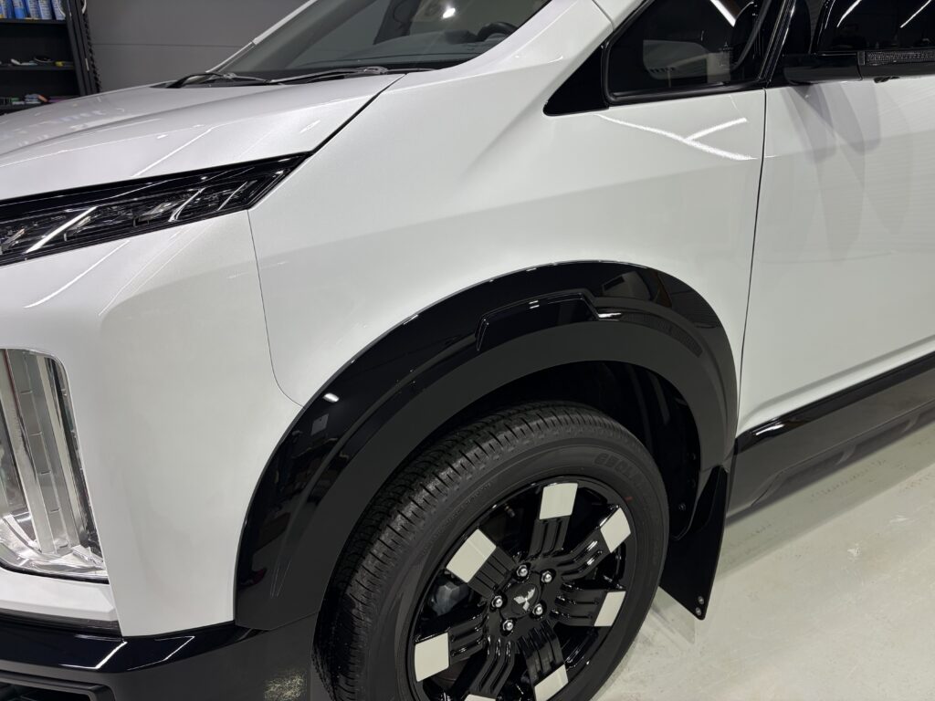 三菱デリカD5・鏡面磨き作業+新開発セラミックコーティング施工事例 富山市U様