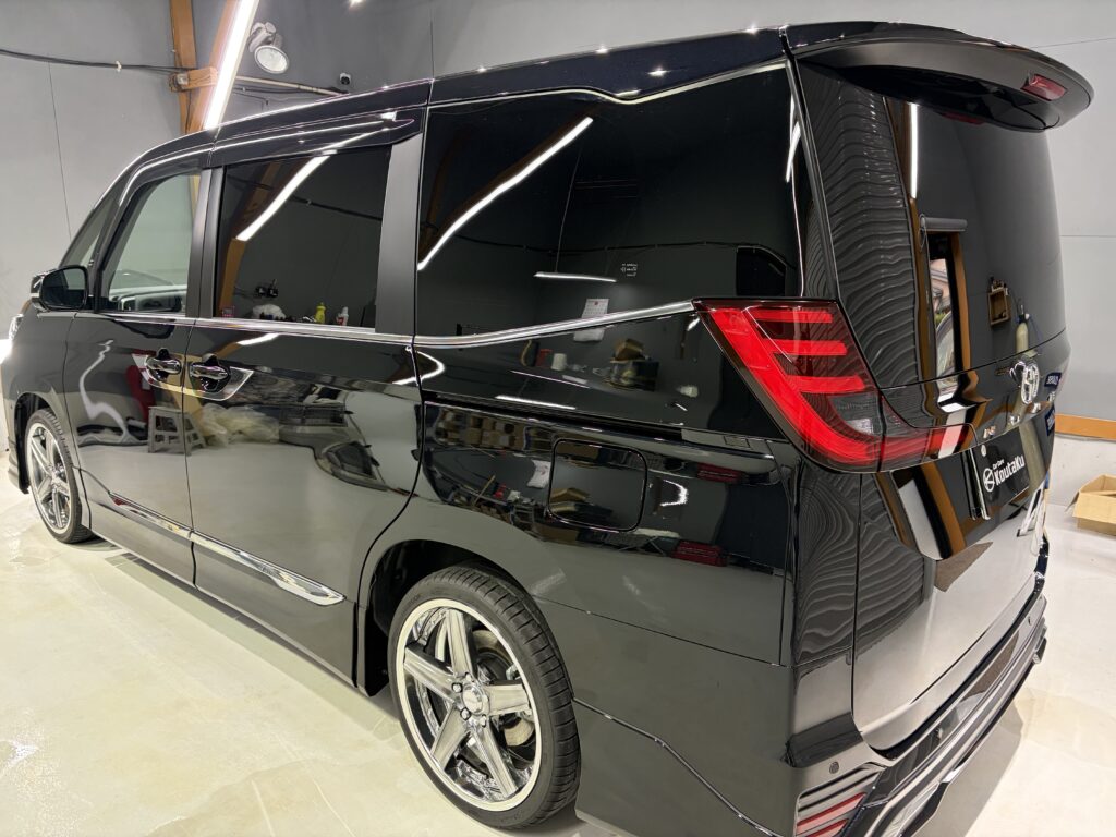 トヨタノア・遮熱断熱カーフィルム・鏡面磨き作業+セラミックコーティング施工事例 富山市K様