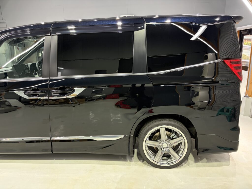 トヨタノア・遮熱断熱カーフィルム・鏡面磨き作業+セラミックコーティング施工事例 富山市K様