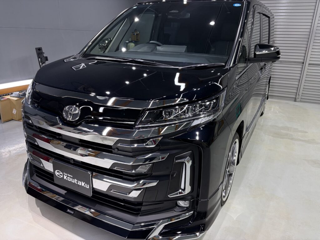 トヨタノア・遮熱断熱カーフィルム・鏡面磨き作業+セラミックコーティング施工事例　富山市Ｋ様