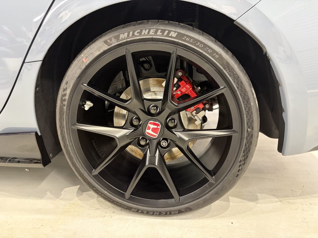 シビックタイプＲ・鏡面磨き作業+新開発セラミックコーティング施工事例　富山市Ｋ様