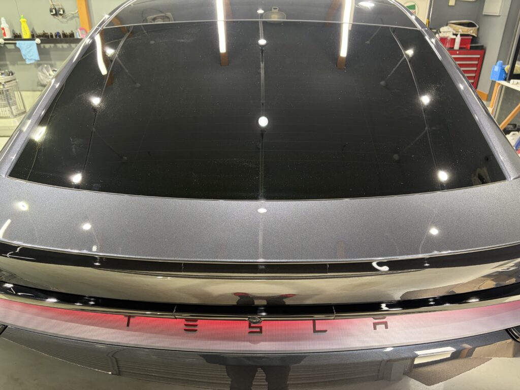 テスラモデルＹ・鏡面磨き作業+新開発セラミックコーティング施工事例　富山県富山市Ｎ様