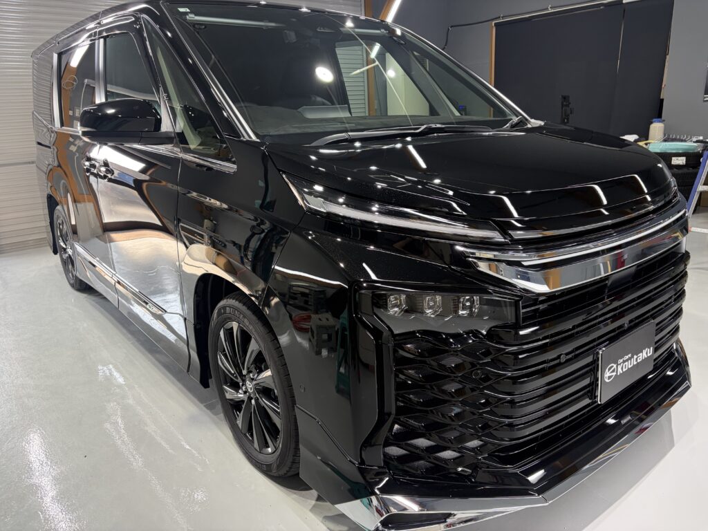 トヨタVOXY鏡面磨き作業+新開発セラミックコーティング+遮熱断熱カーフィルム施工例 砺波市A様