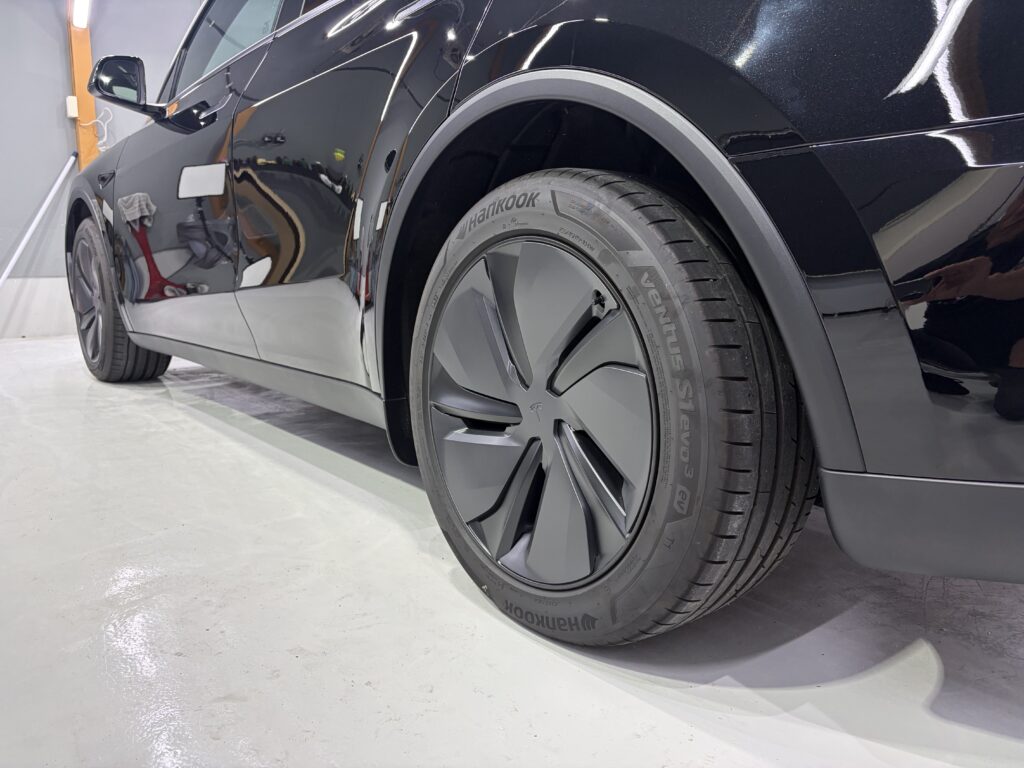 テスラモデルY・鏡面磨き作業+新開発セラミックコーティング施工事例 富山市N様