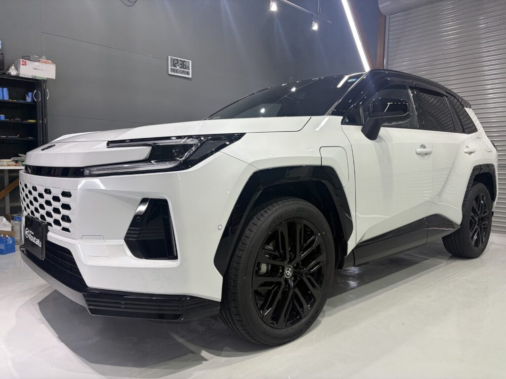 RAV4・鏡面磨き作業+セラミックコーティング・遮熱断熱カーフィルム施工事例 富山市M様