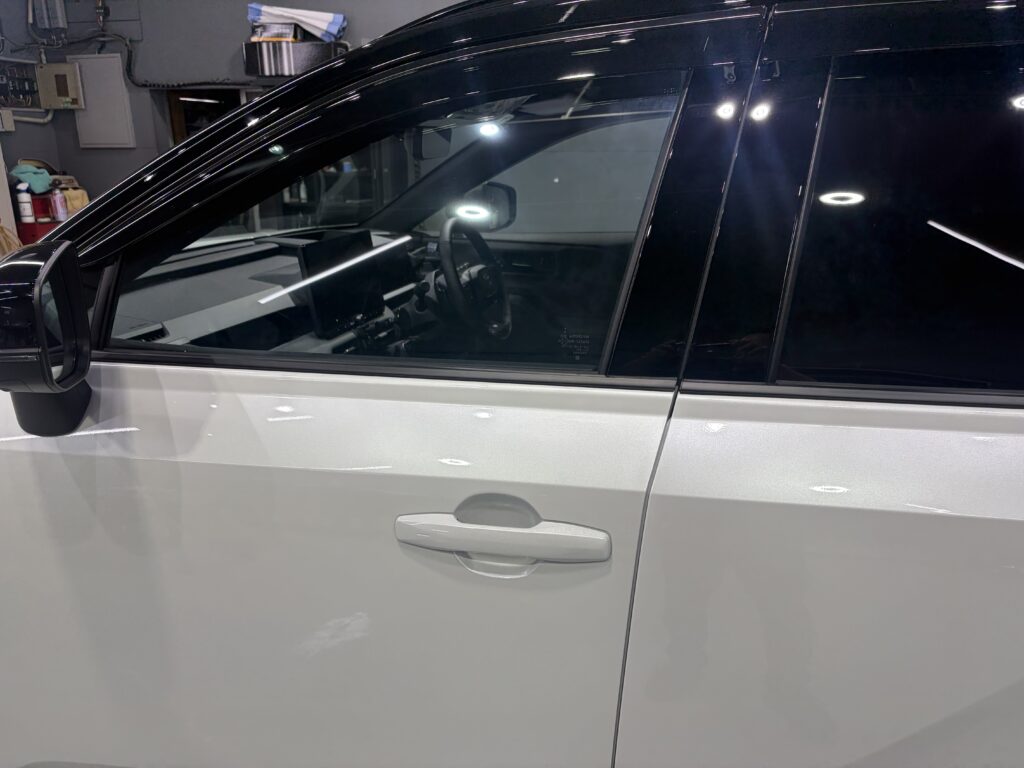 RAV4・鏡面磨き作業+セラミックコーティング・遮熱断熱カーフィルム施工事例 富山市M様