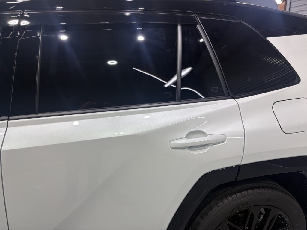 RAV4・鏡面磨き作業+セラミックコーティング・遮熱断熱カーフィルム施工事例 富山市M様