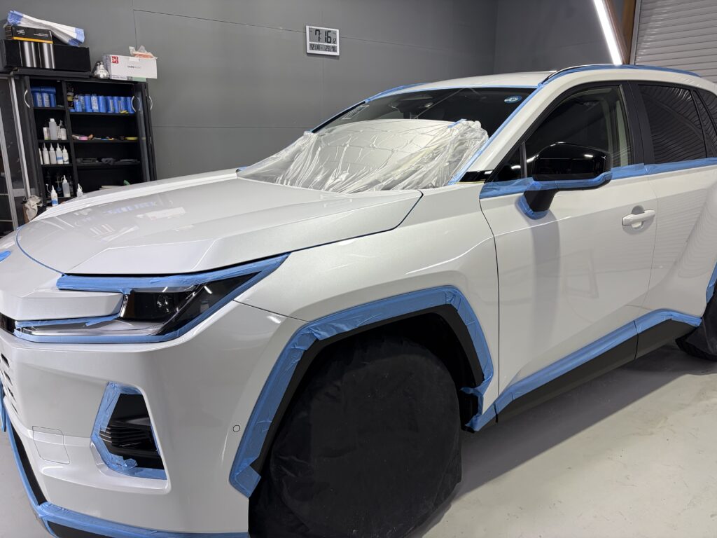 新型RAV4・遮熱、断熱カーフィルム・鏡面磨き作業+新開発セラミックコーティング施工事例