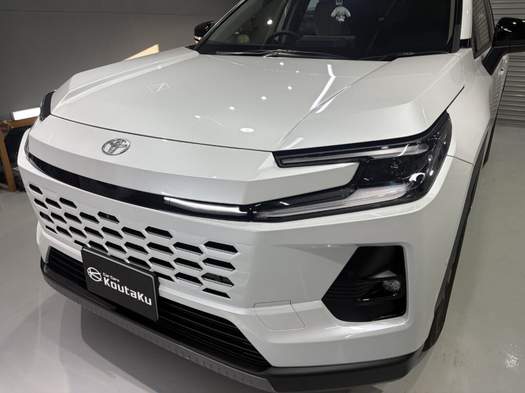 新型RAV4・遮熱、断熱カーフィルム・鏡面磨き作業+新開発セラミックコーティング施工事例