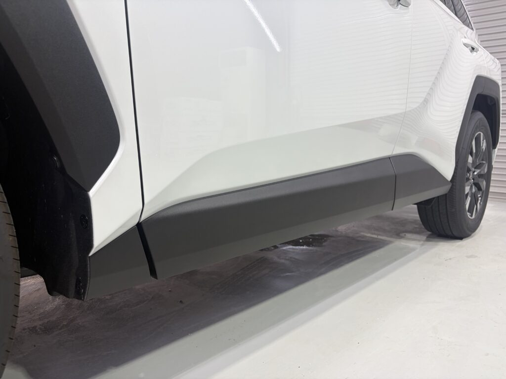 新型RAV4・遮熱、断熱カーフィルム・鏡面磨き作業+新開発セラミックコーティング施工事例
