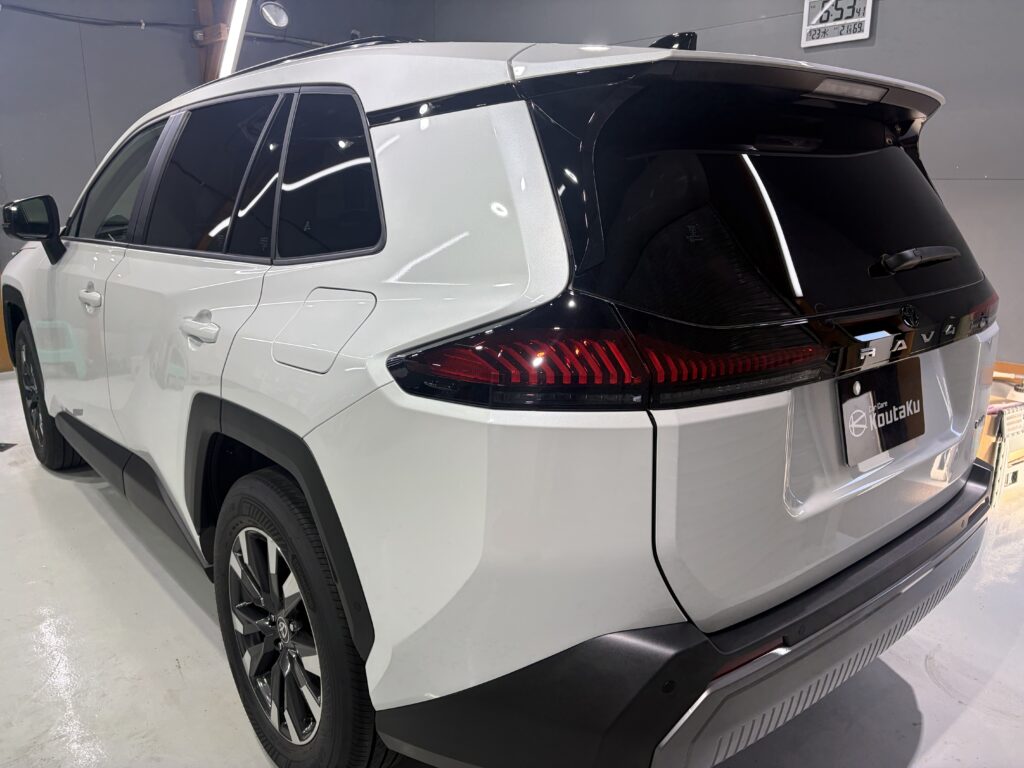 新型RAV4・遮熱、断熱カーフィルム・鏡面磨き作業+新開発セラミックコーティング施工事例