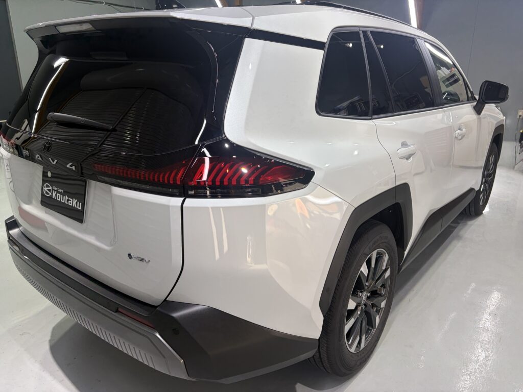 新型RAV4・遮熱、断熱カーフィルム・鏡面磨き作業+新開発セラミックコーティング施工事例