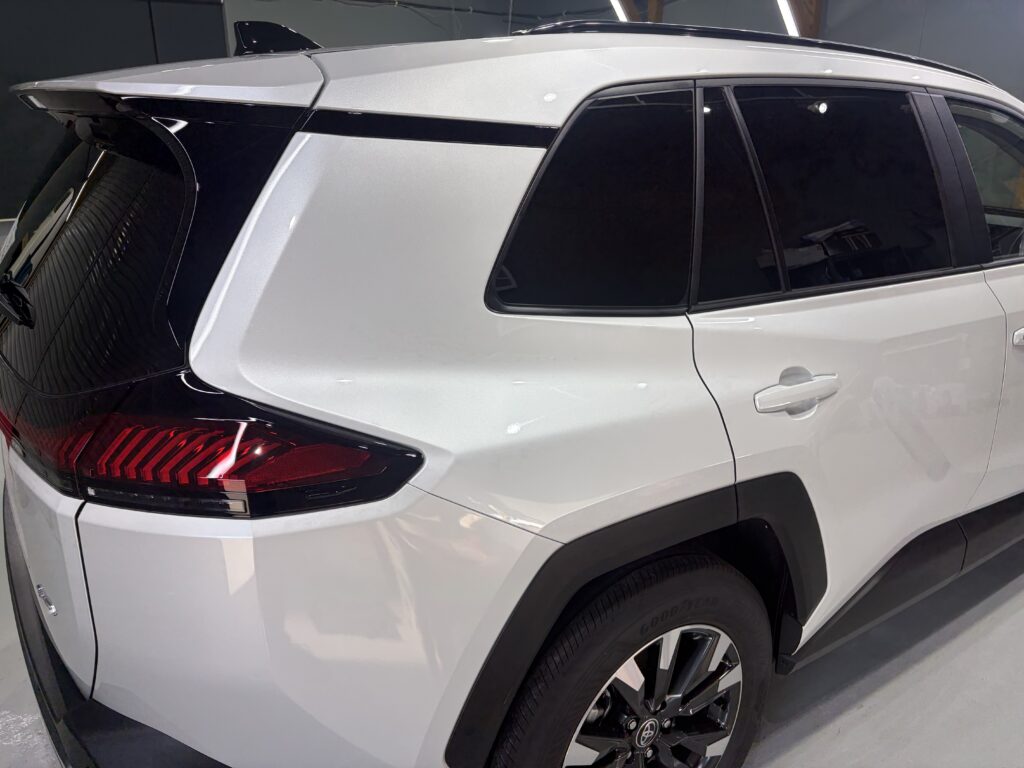 新型RAV4・遮熱、断熱カーフィルム・鏡面磨き作業+新開発セラミックコーティング施工事例