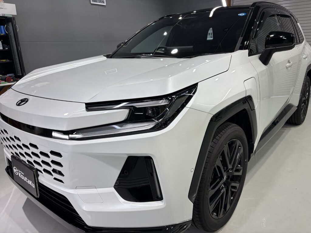 新型ＲＡＶ４・遮熱・断熱カーフィルム・鏡面磨き作業+セラミックコーティング施工事例　富山市Ｍ様