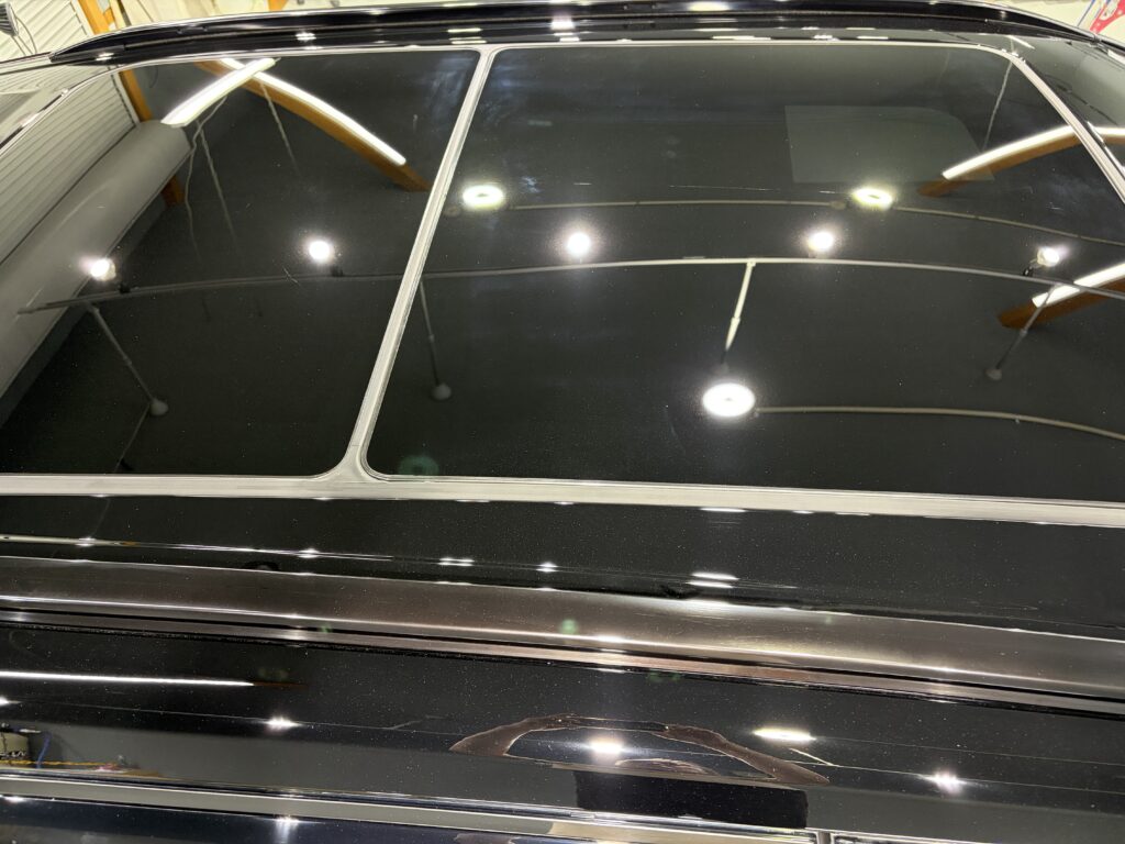 新型ＲＡＶ４・遮熱・断熱カーフィルム・鏡面磨き作業+セラミックコーティング施工事例　富山市Ｍ様